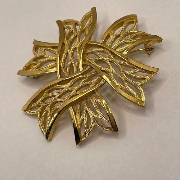 Vintage crown trifari brooch - Picture 11 of 11